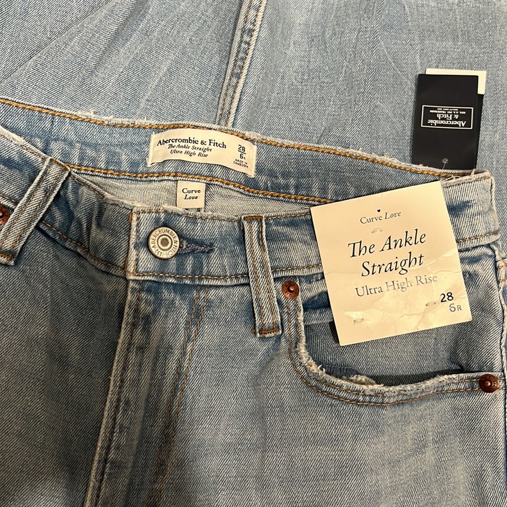 NWT❗️A&F Curve Love Ultra High Rise Ankle Straight Jeans - Picture 9 of 10